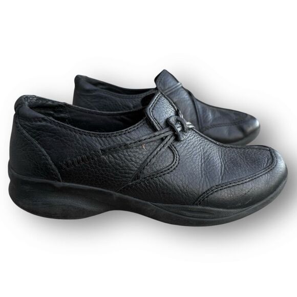 Clarks In Motion Kick Black Leather Slip on Loafers Shoes Women's size 8 - Picture 10 of 15